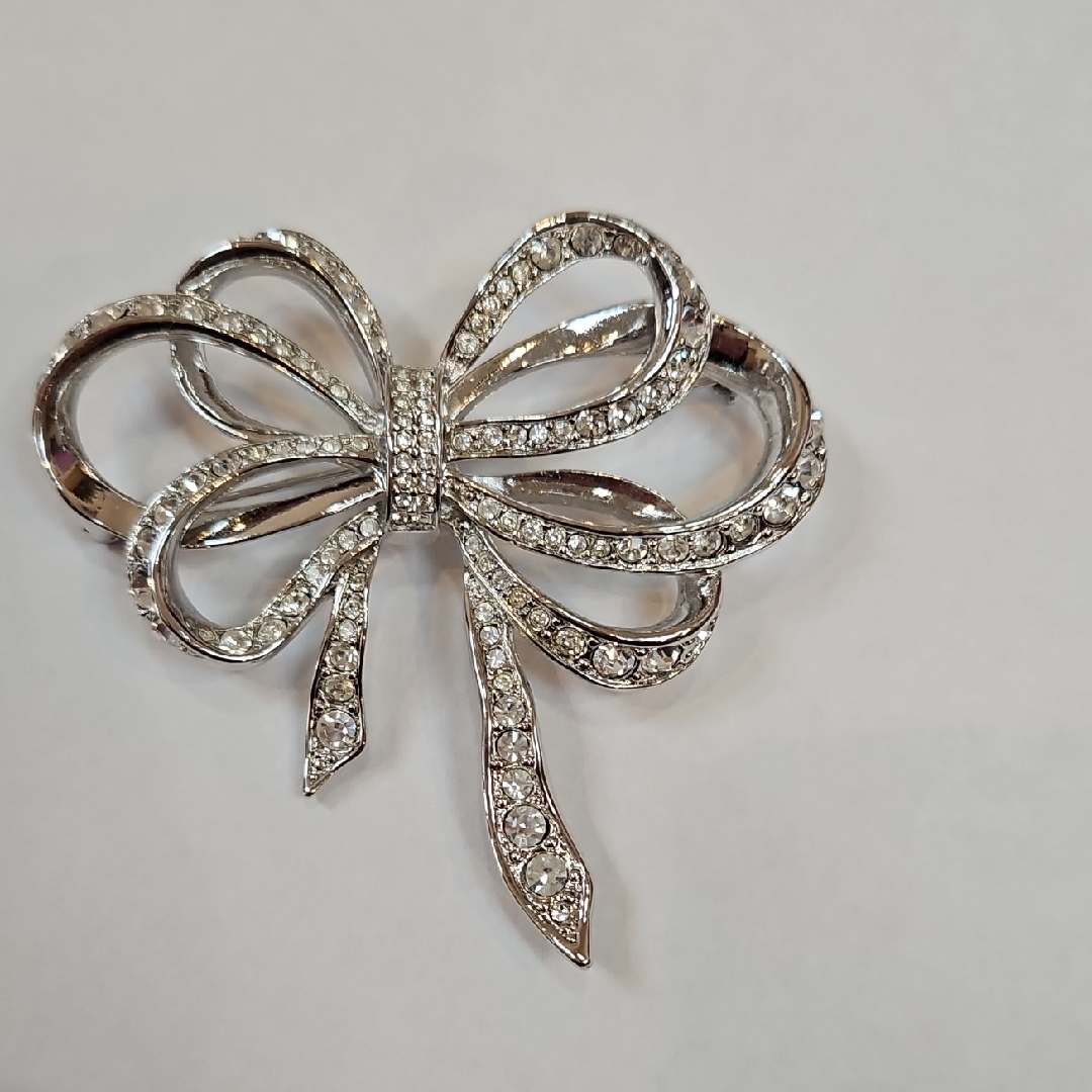 Kenneth Jay Lane Silver Hued And Crystal Bow Brooch 20$